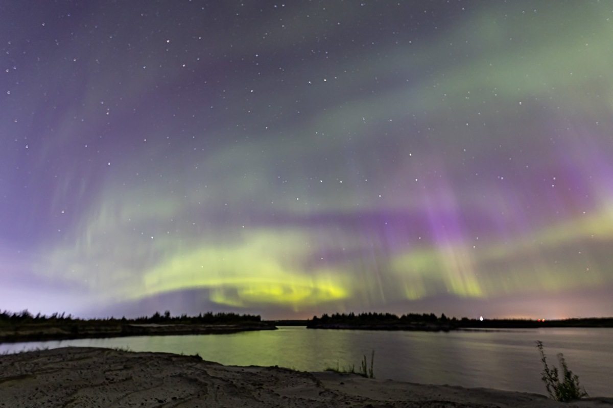    Минувшей ночью югорчане могли наблюдать яркое северное сияние