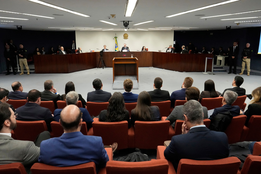    Заседание Верховного суда Бразилии по делу Жаира Болсонару    
Фото: Eraldo Peres / AP / TASS