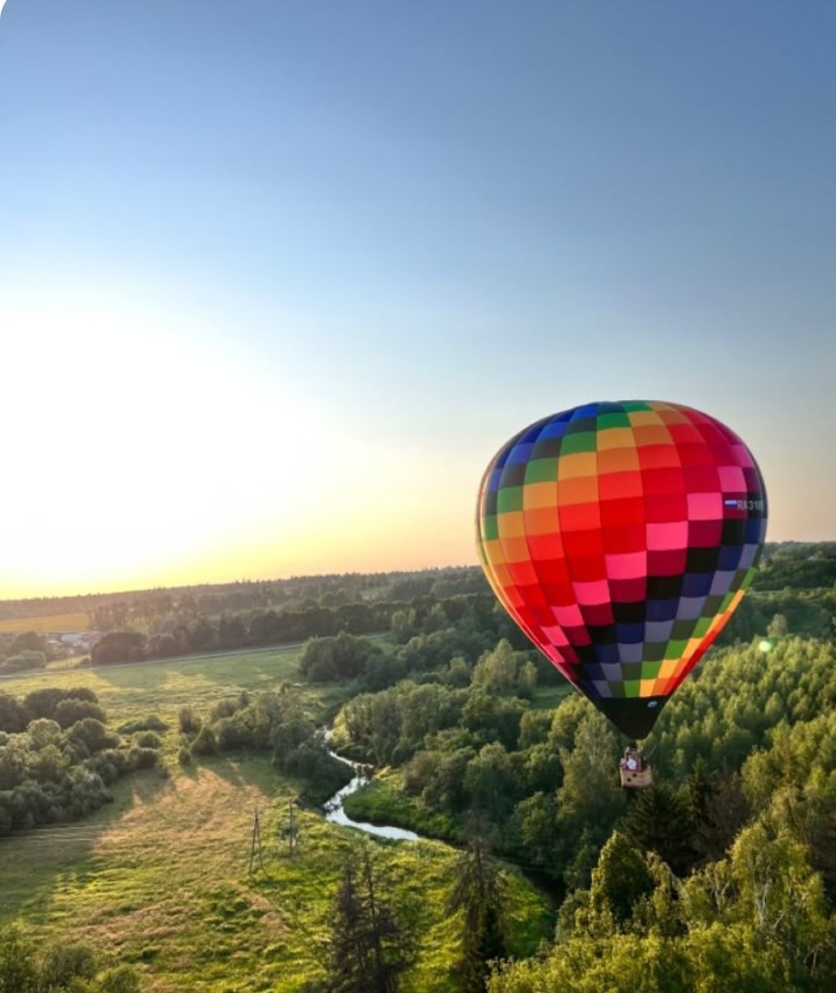 Создано с помощью ИИ. ПОЛЕТ НА ВОЗДУШНОМ ШАРЕ.