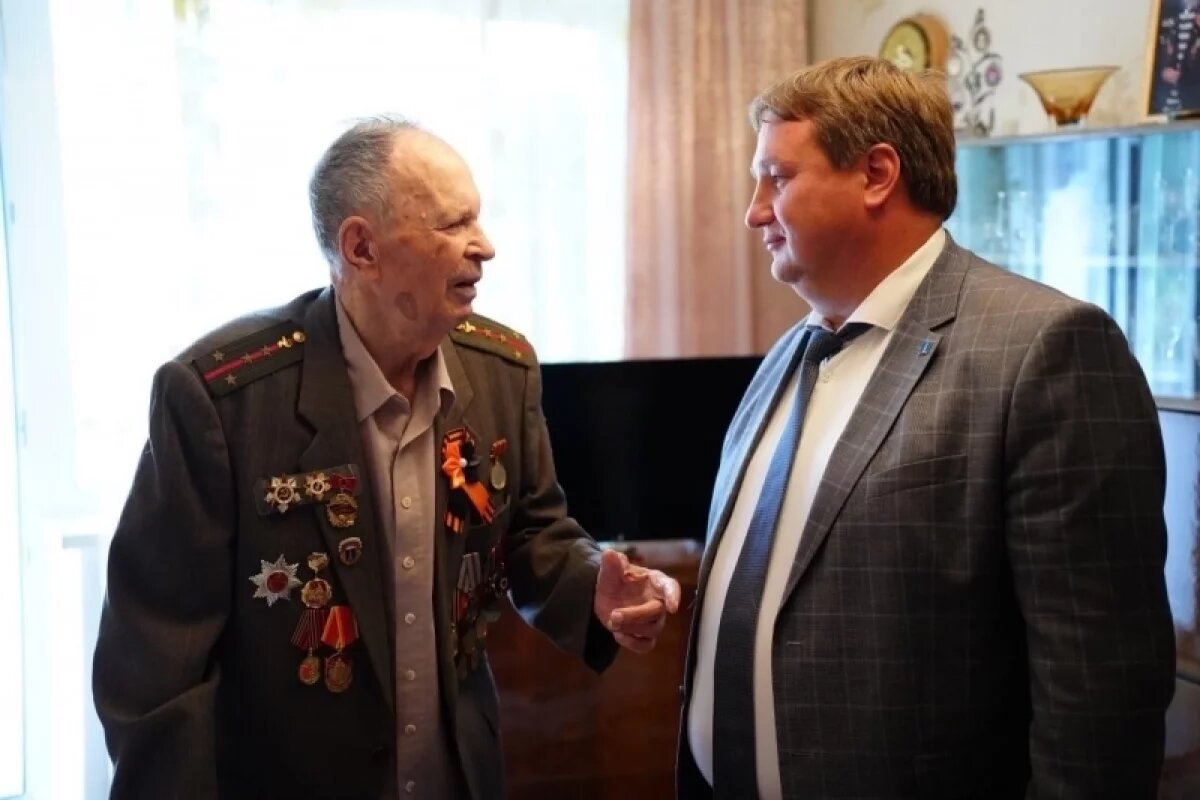    Глава Ульяновска поздравил ветерана с 80-летием победы над Японией