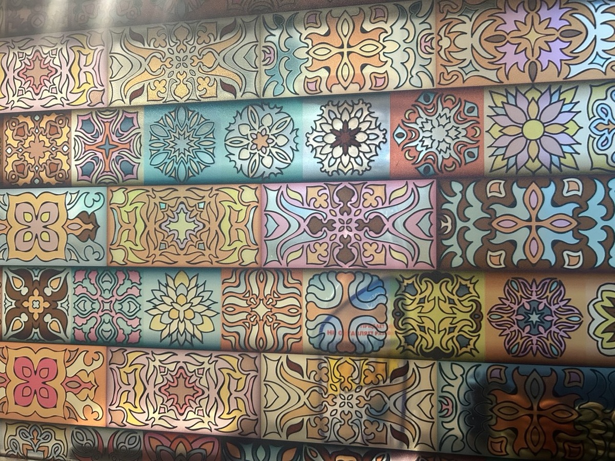 ...не время расстраиваться, время вдохновиться прекрасными витражами и помечтать.