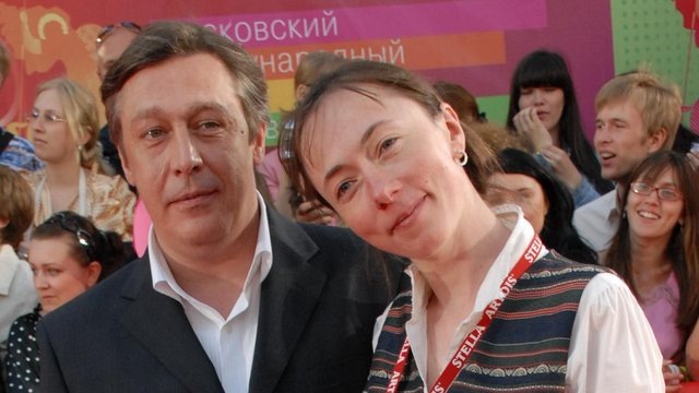 Супруга Ефремова отказалась комментировать новости о разводе с актером