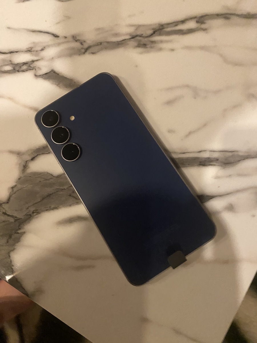    Samsung Galaxy S25 FE показали на реальных фото до релиза