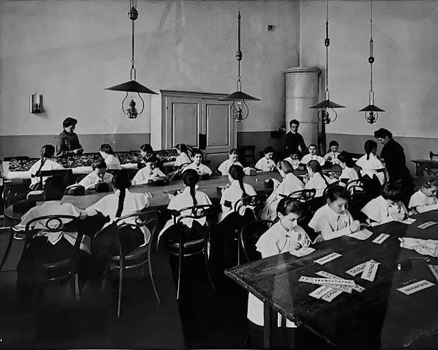 Карл Булла Урок рукоделия в Смольном институте. 1905 год