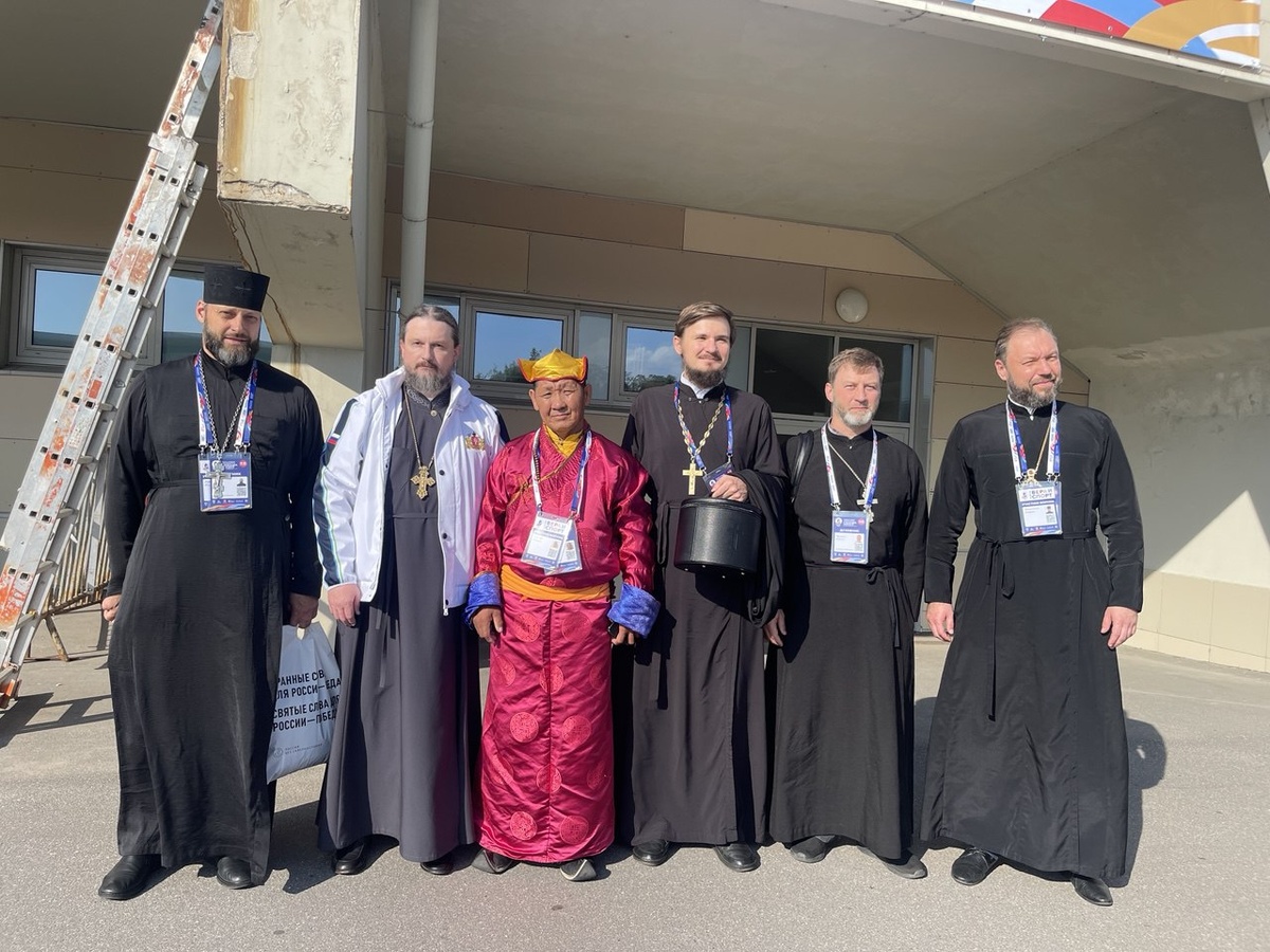 Второй слева - игумен Мелитон - руководитель СПО Екатеринбургской епархии
