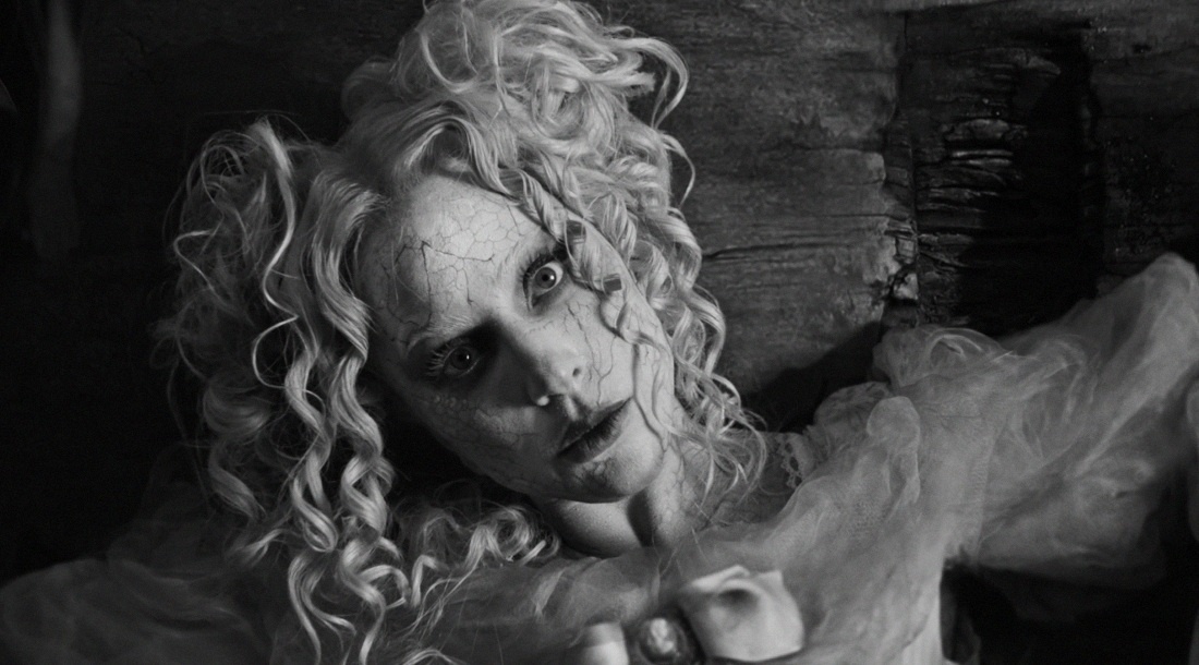     Кадр из клипа «The Dead Dance»