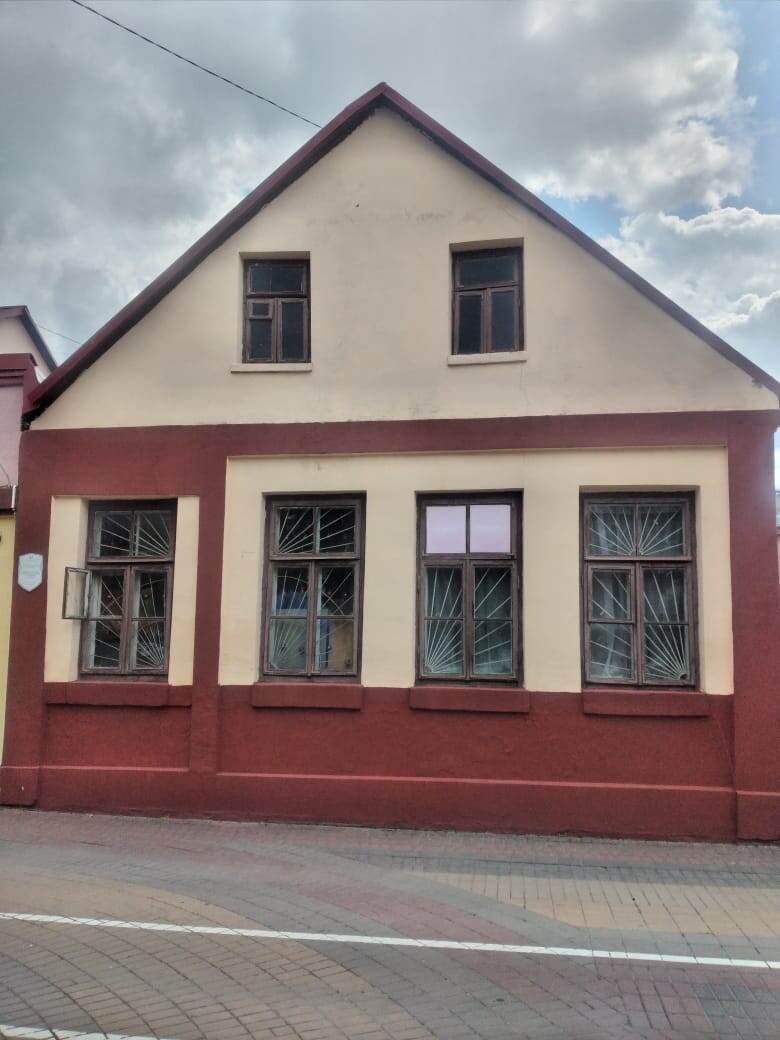 Исторический дом с табличкой