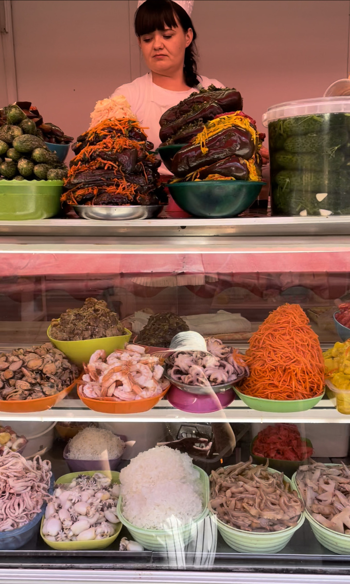 Обычный рынок в Анапе в районе автовокзала