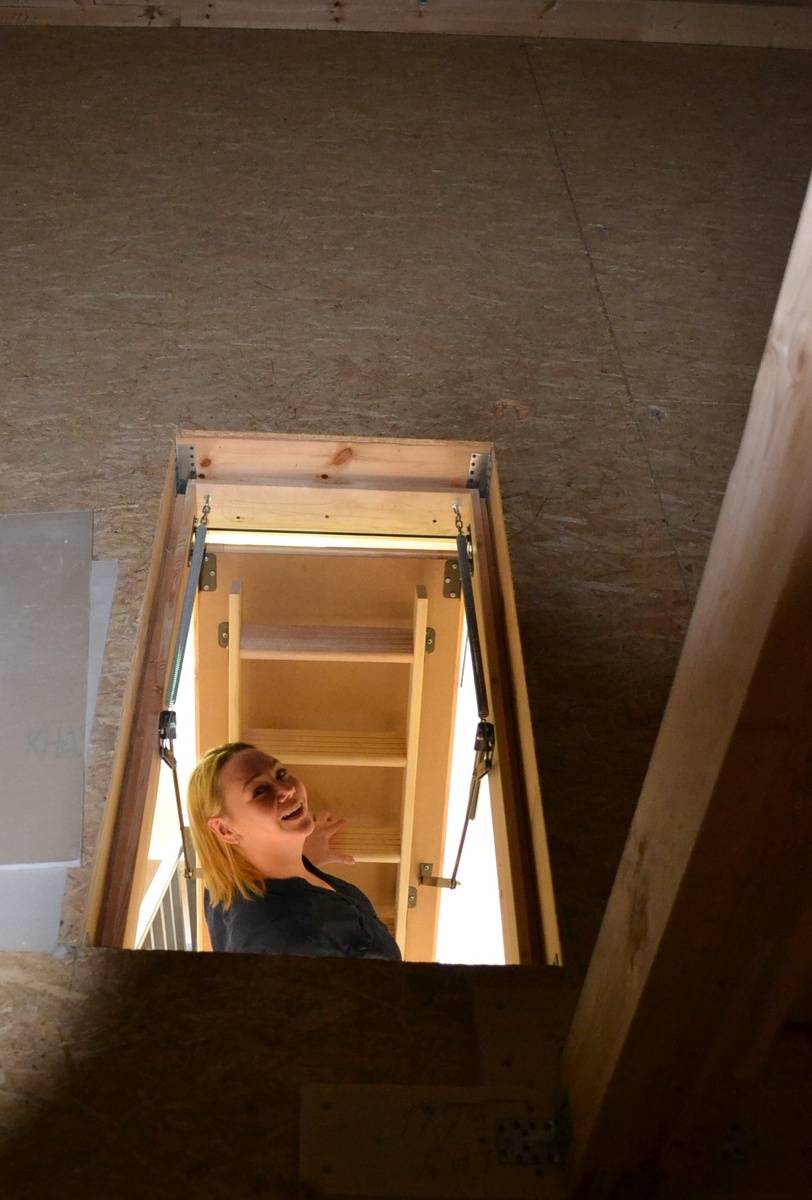 Такая была стремянка - дерни за веревочку, она и опустится