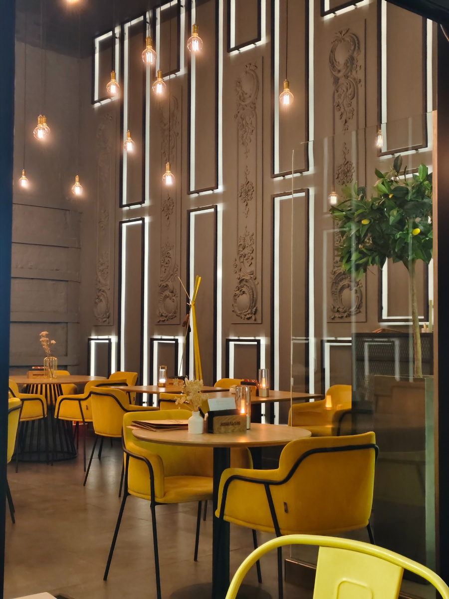 Зал ресторана "Хинкали и Вино" на Мясницкой ул, 5. Хинкали&Vino