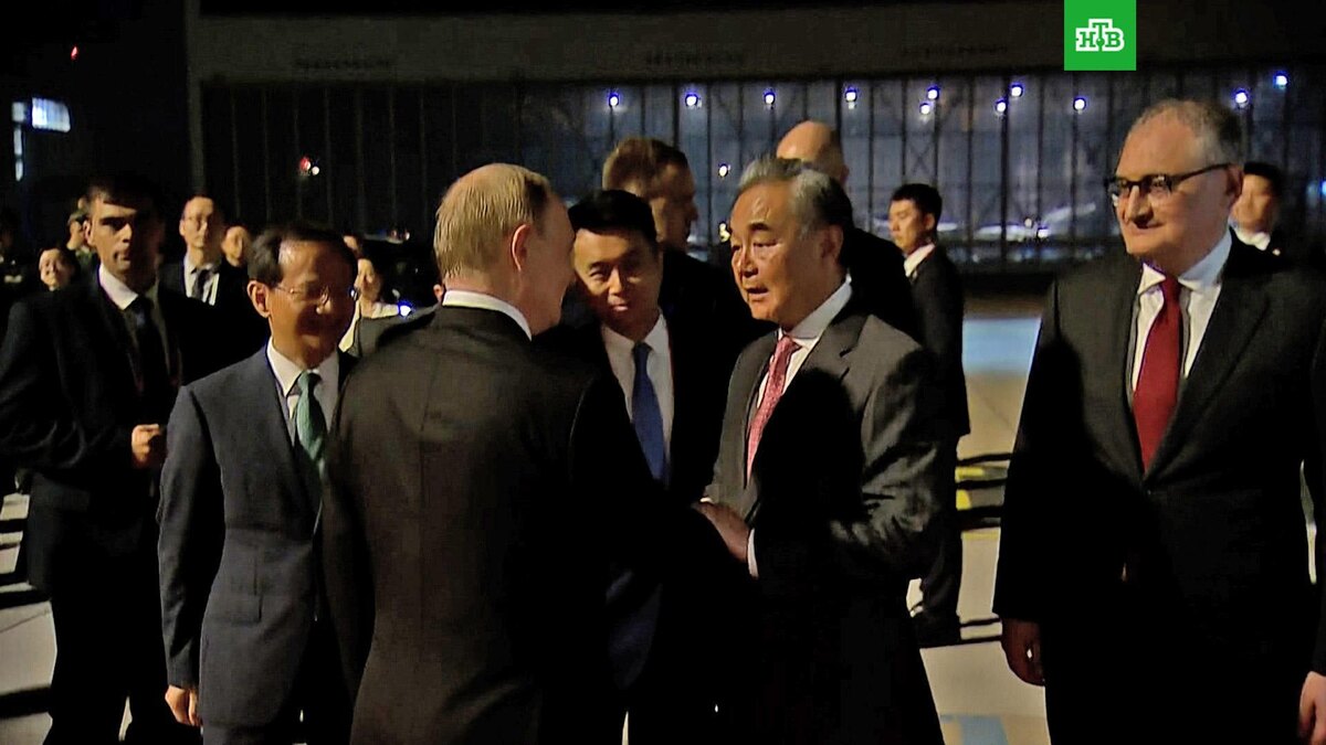    Путин завершил четырехдневный визит в Китай