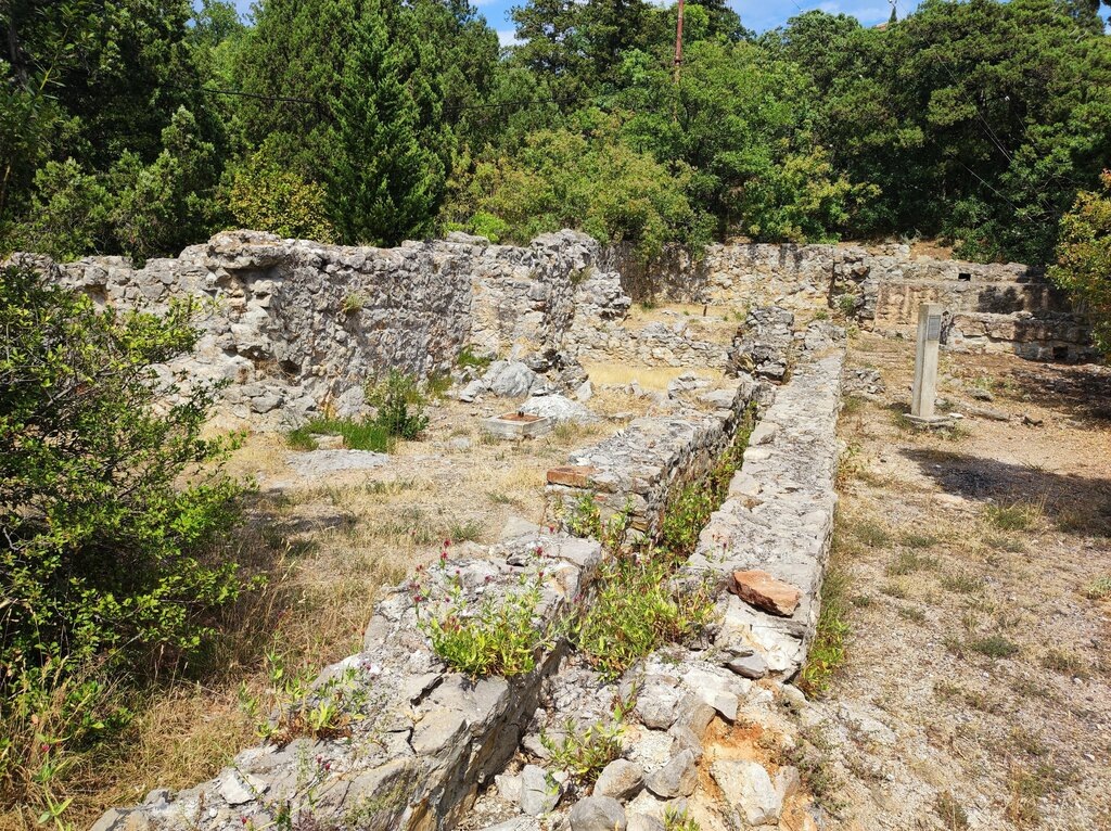 Руины крепости Харакс.( фото из интернета)