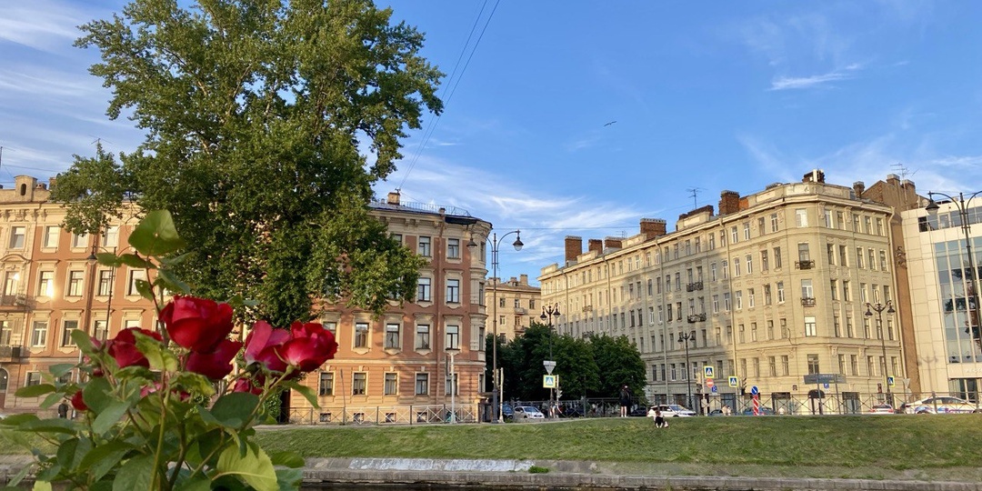 Прогулка от «Адмиралтейских верфей» до Пряжки через остров роз