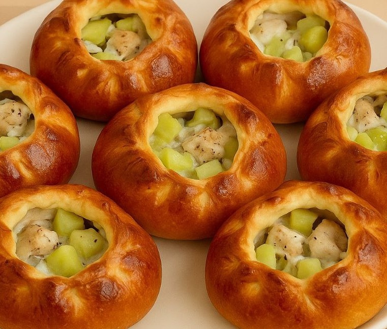 БУЛОЧКИ С КУРИЦЕЙ И КАРТОФЕЛЕМ - Вкусно Просто Быстро