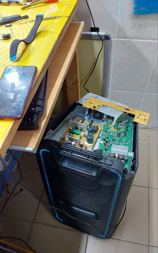 Запуск колонки в режиме AUX, просто сымитировав кнопку включения.