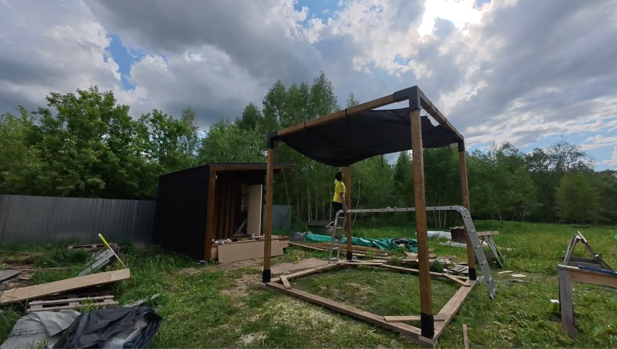 Многие негодовали по поводу этой беседки, мол это только каркас