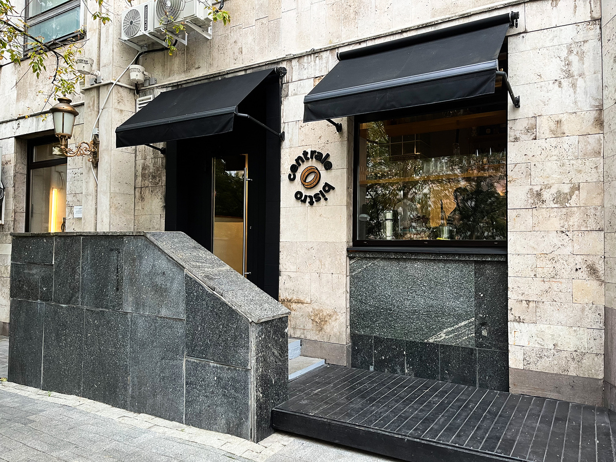 Centrale Bistro by Evgeny Vikentev