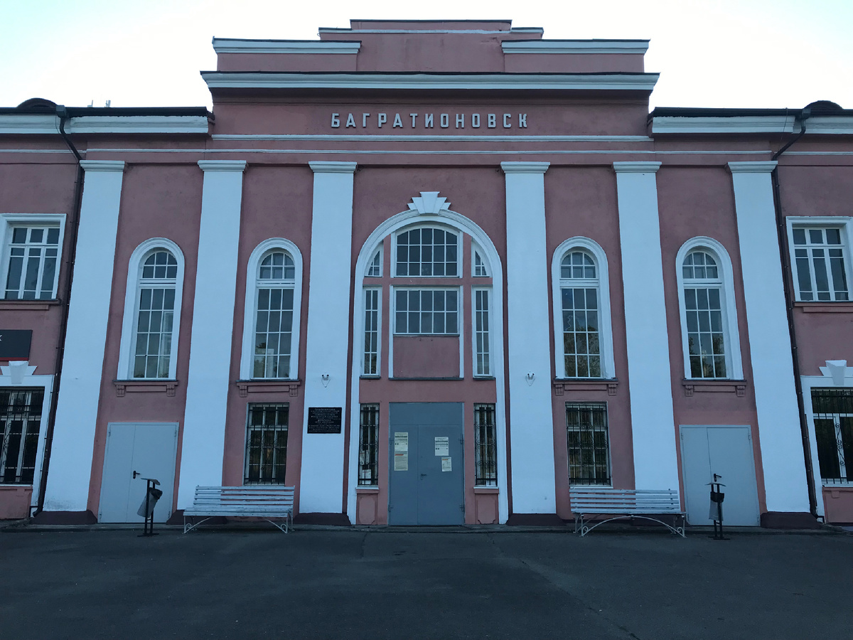 Вход в здание вокзала. Фото автора