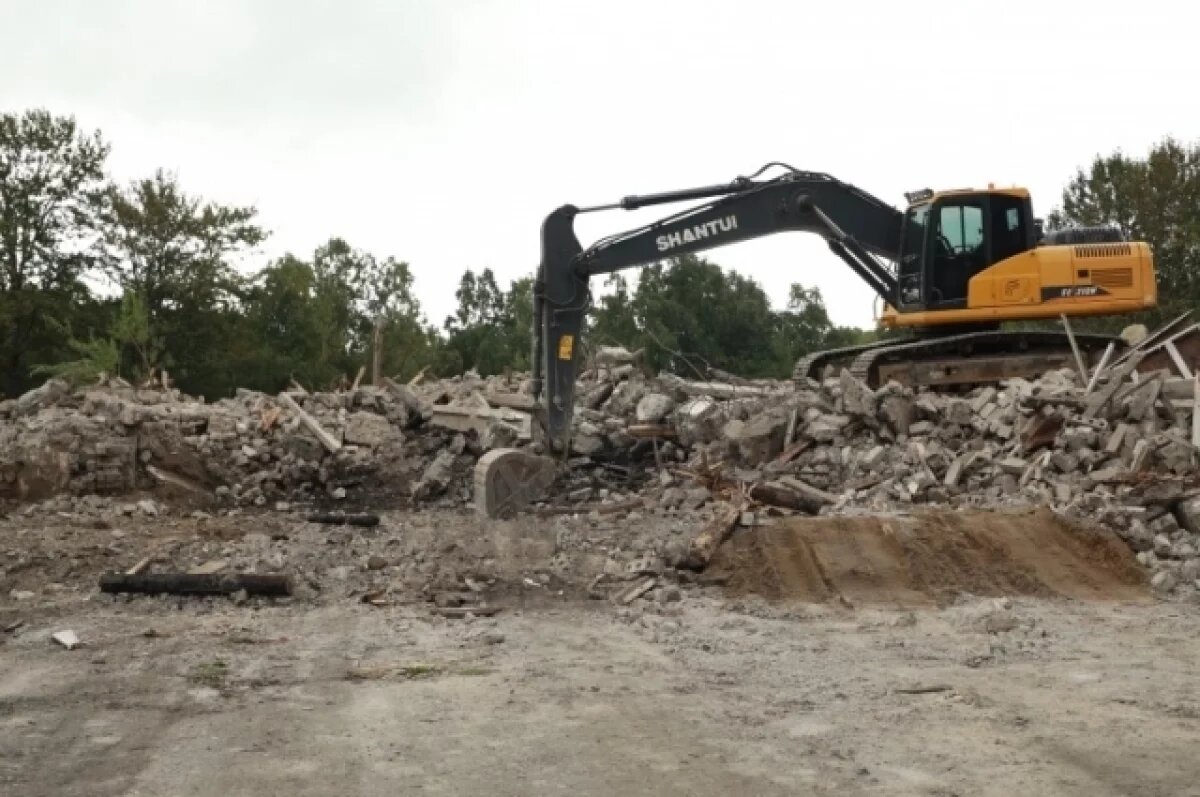    Аварийный Дом офицеров снесли в Елизове на Камчатке