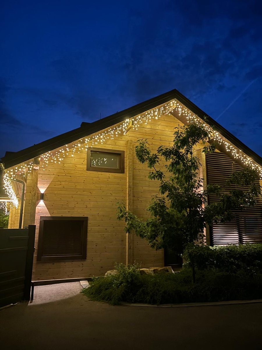 Услуги подсветки дома и территории светотехникой для дома и территории в Москве и Московской области.