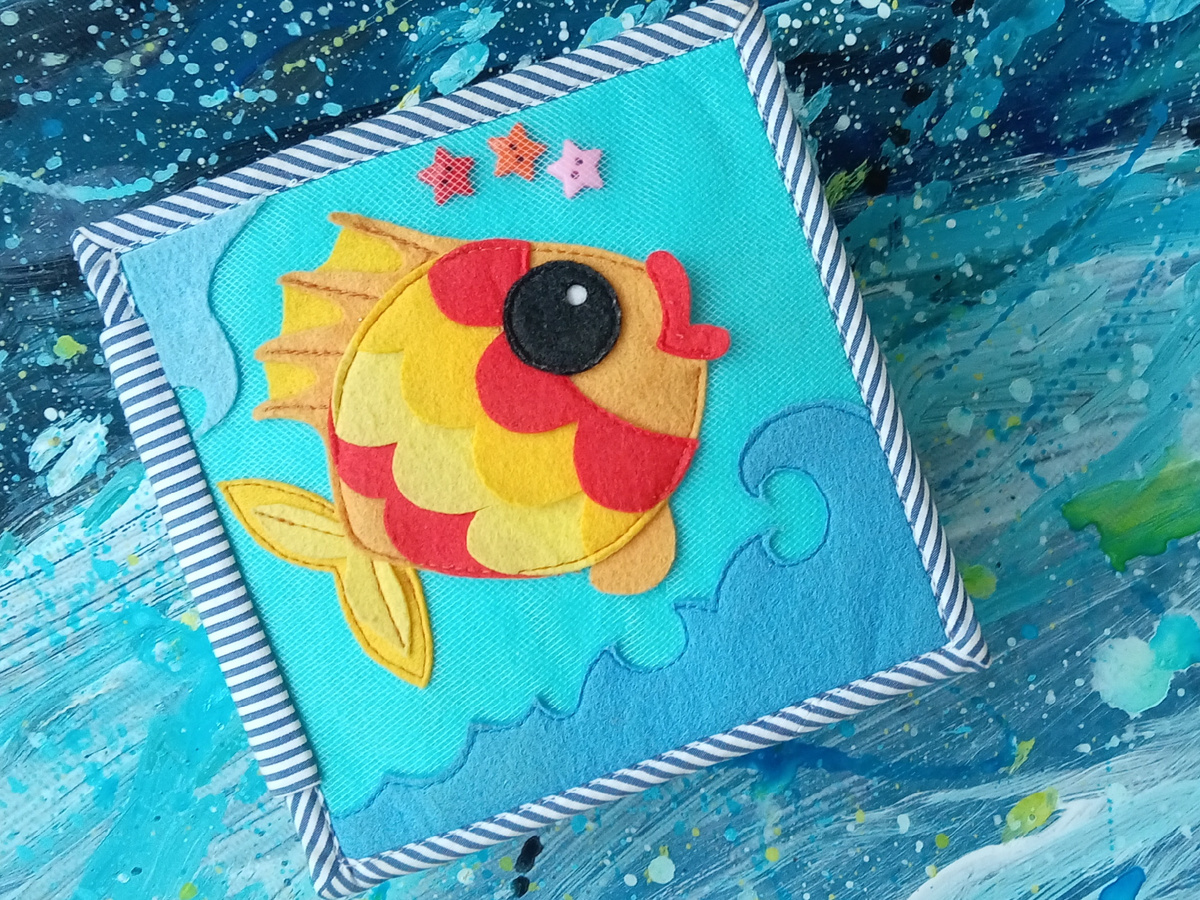 Моя первая книга из фетра. И ее  уже два года эксплуатировал ребенок. 