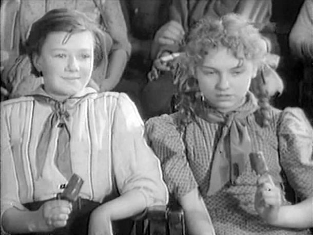 Люда Шагалова и Лида Драновская в фильме «Высокая награда»