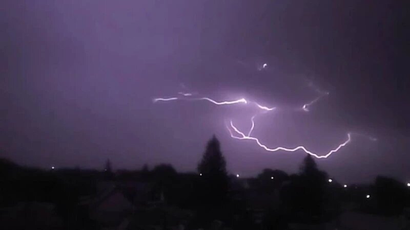     Гроза в Барнауле. Скриншот с видео