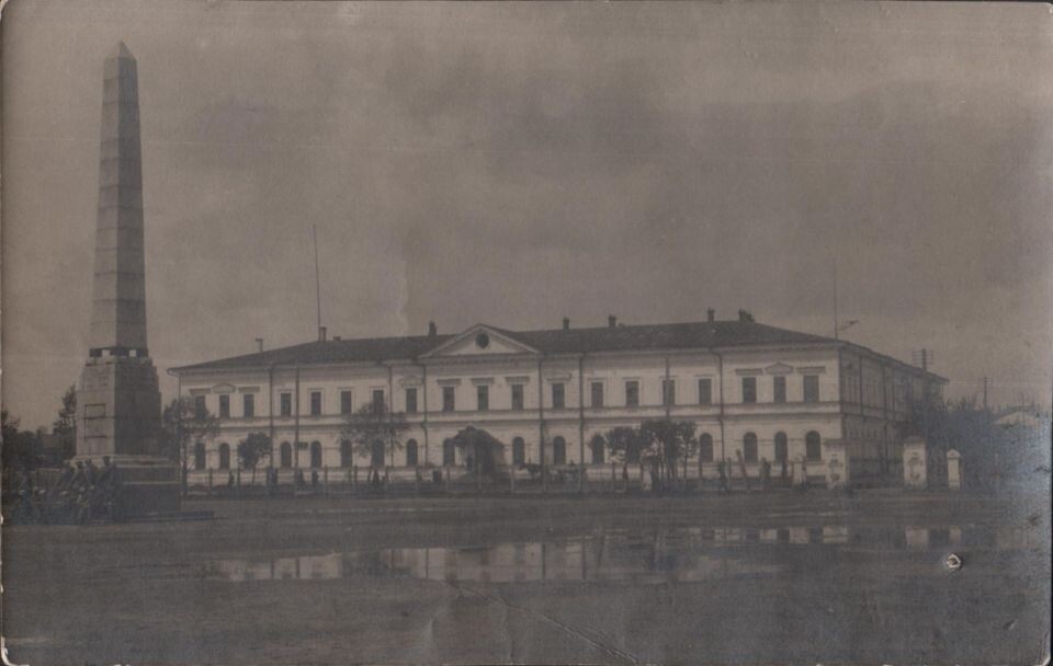     Демидовская площадь, май 1928 г.. Источник: goskatalog.ru, архив АГКМ