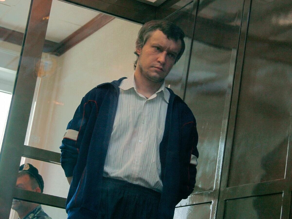    Подсудимый Александр Пичушкин перед началом слушания уголовного дела в Московском городском суде. Александр Пичушкин, так называемый "Битцевский маньяк", обвиняется в 49 убийствах© РИА Новости / Руслан Кривобок