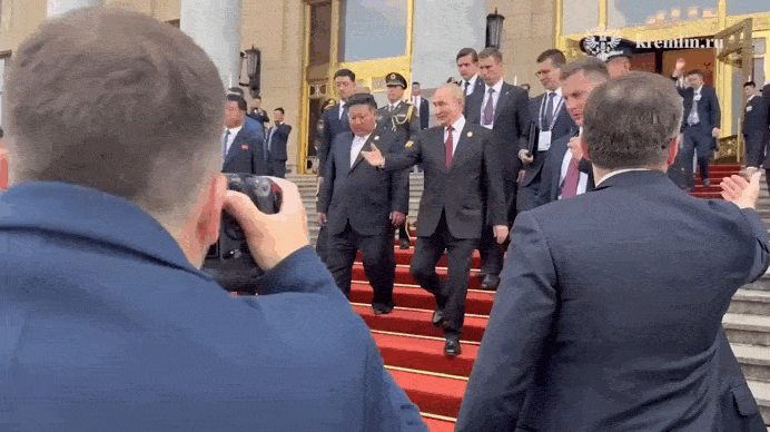    Совместные поездки стали традицией Путина. Видео: ТГ-канал Kremlin.ru