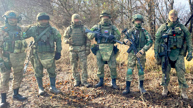 Бойцы в броне, разная конфигурация дополнитьельных модулей баллистической защиты (фото из открытых источников)