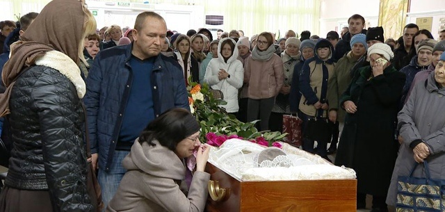 «Успела позвонить и сказать, что ее преследует серебристая иномарка»: 13-летнюю девочку похитили прямо возле дома