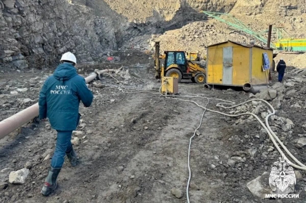   МЧС: в Якутии при обрушении горной породы пострадал один рабочий