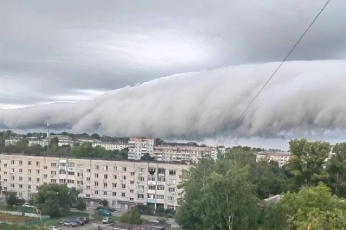    В небе над Хабаровском увидели «облачное цунами»