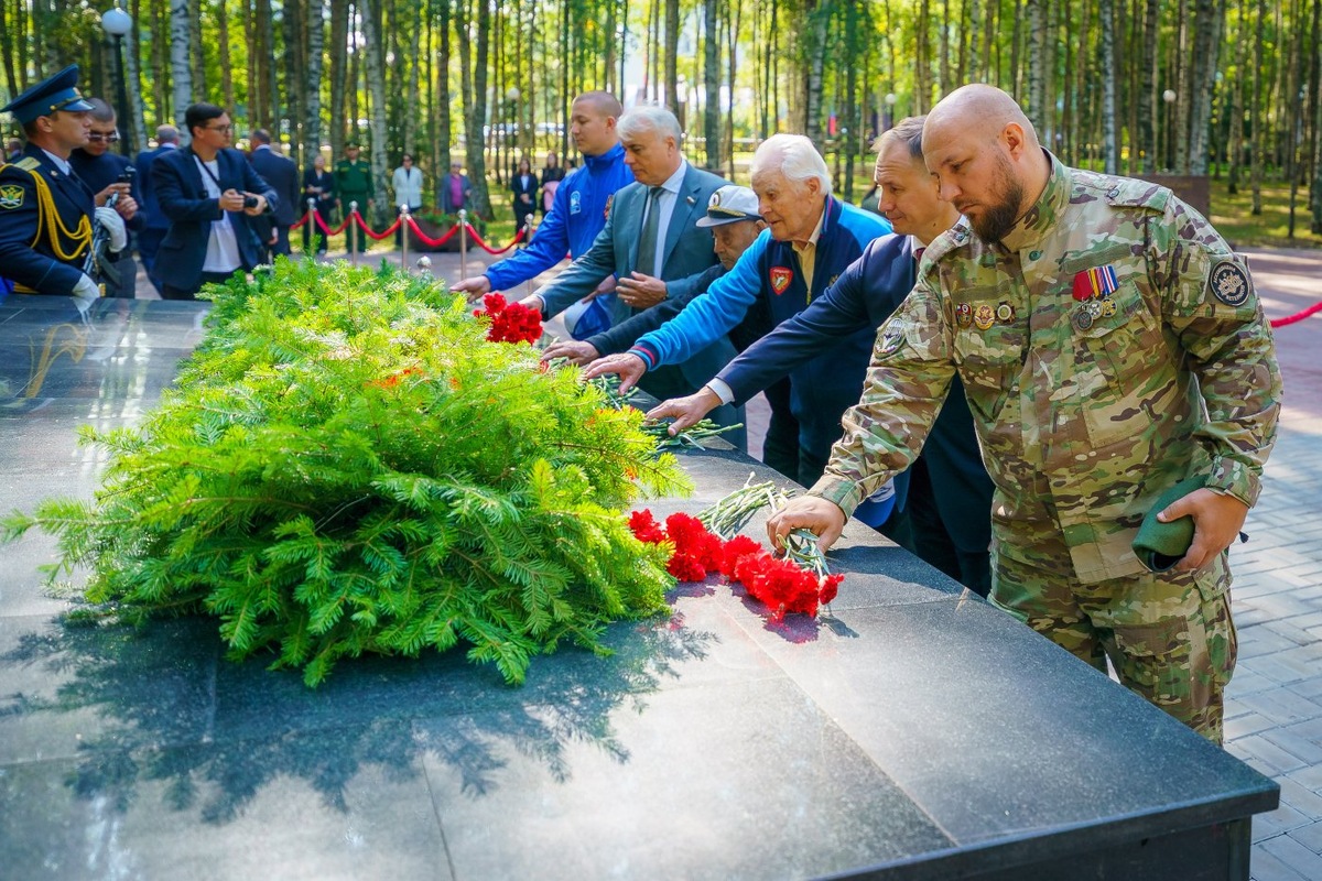    Дань подвигу героев