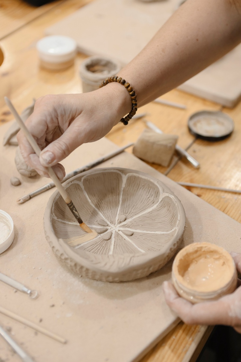 Изготовление тарелки апельсинки из глины. ФОтограф - Марина Луч