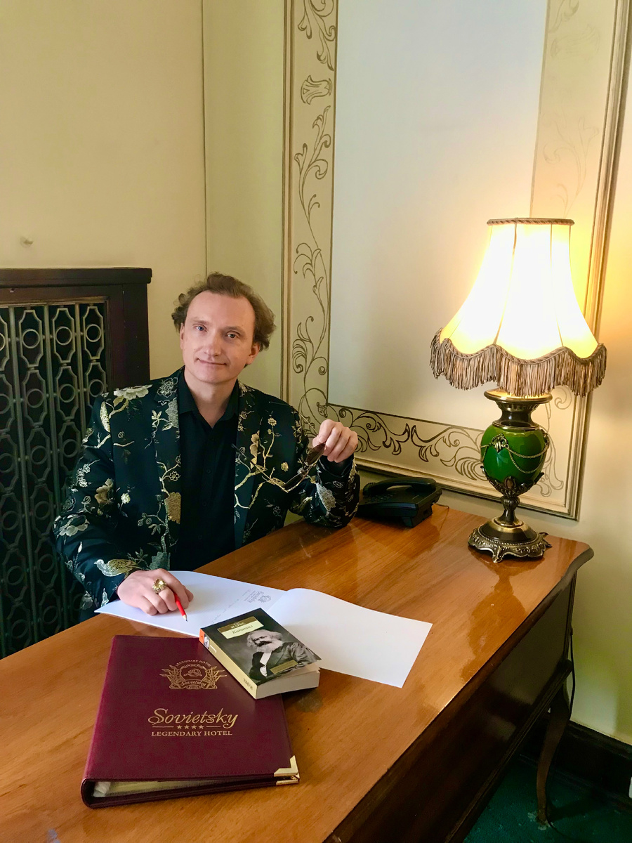 Георгий Гранкорд, основатель маркалинизма. Отель "Советский", Москва.