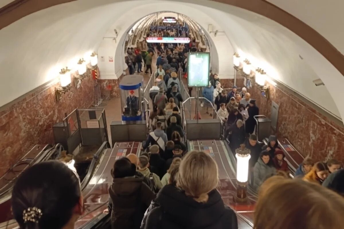   В работе метро Петербурга произошел масштабный сбой