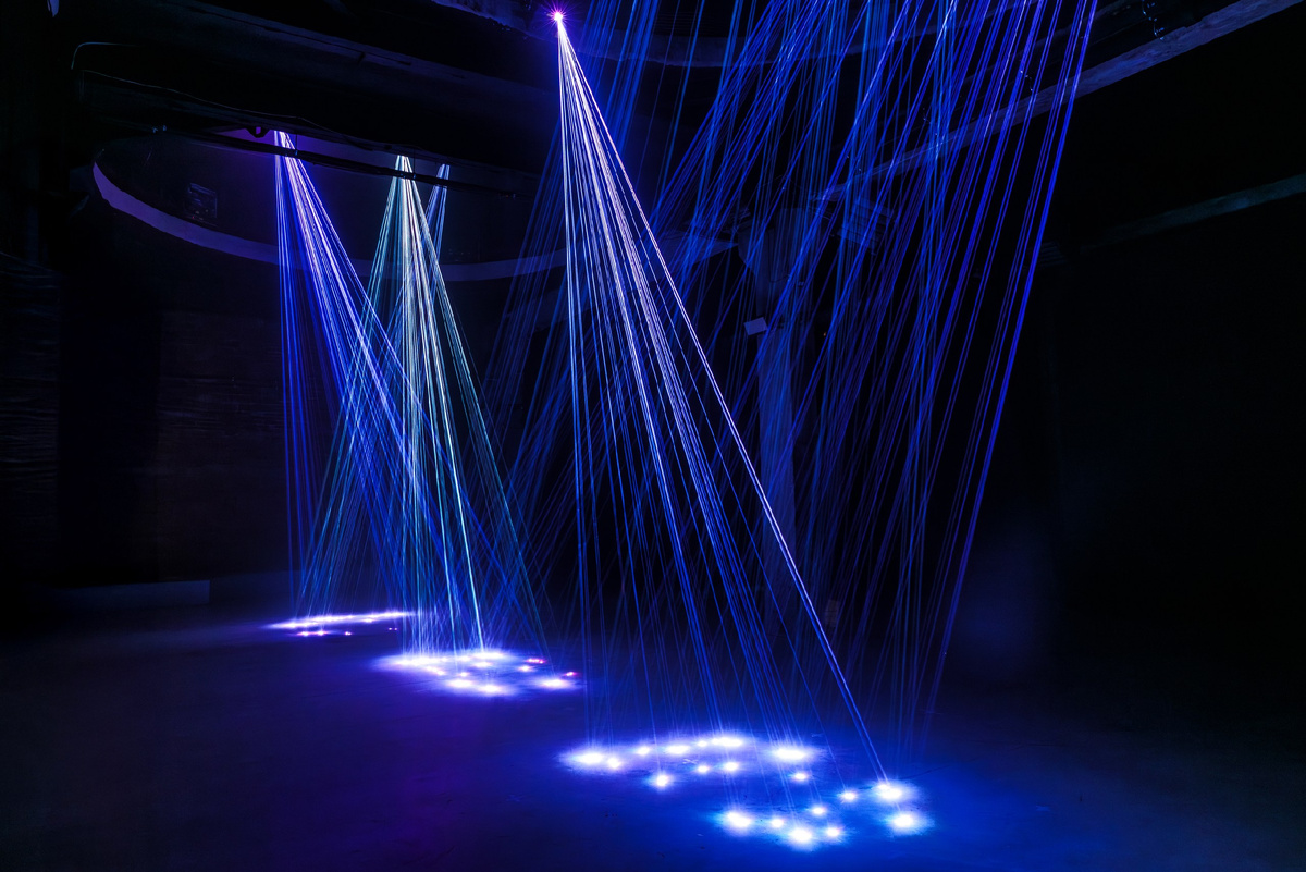 Subscapes — световая скульптура Саши Коджо