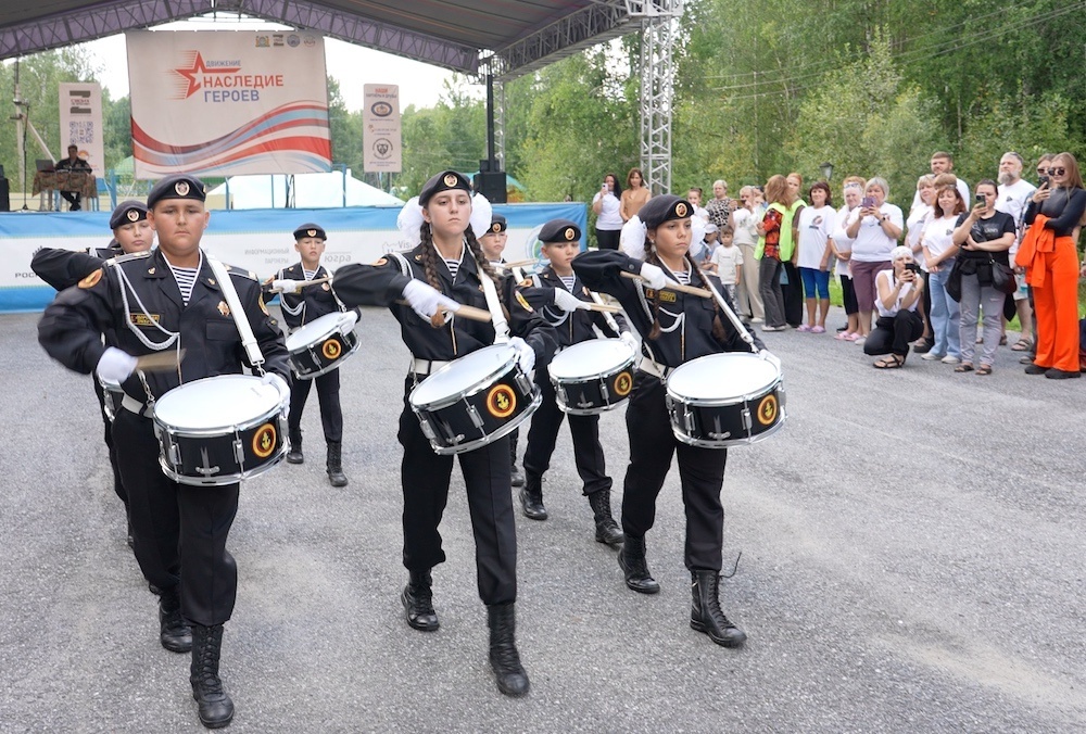    Вместе с героями