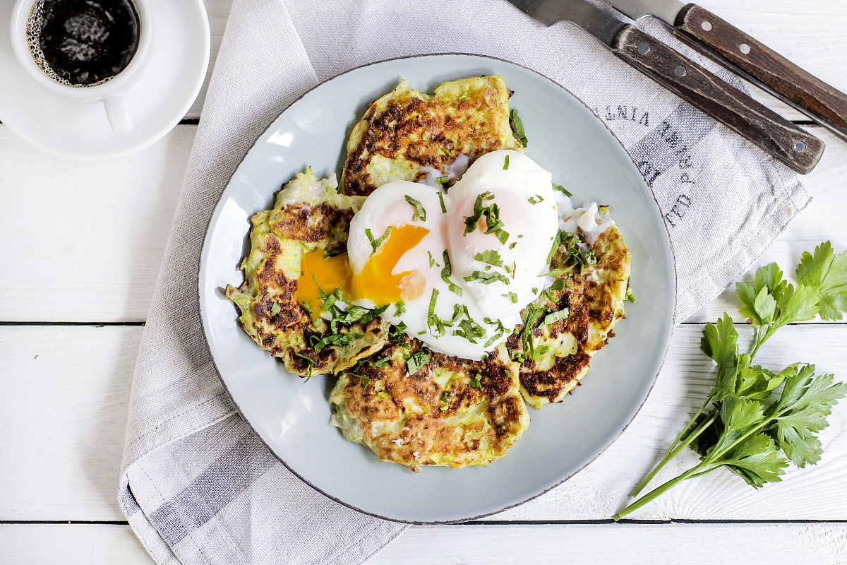 Кабачковые драники «Без паники» с яйцом пашот