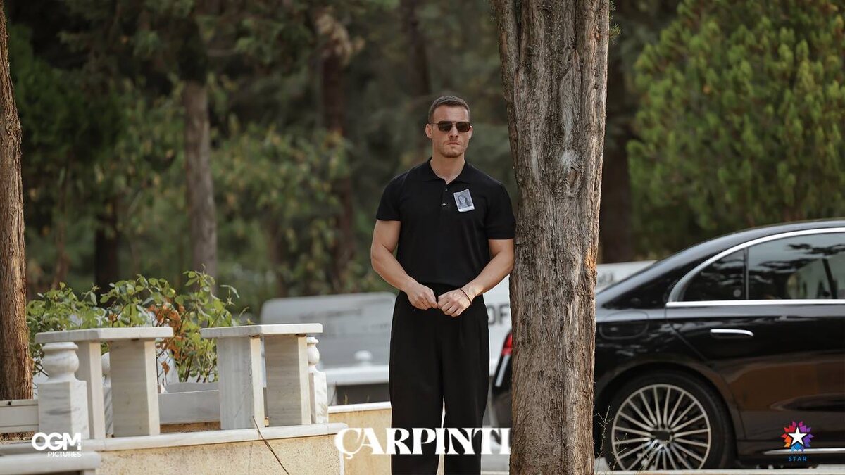 Источник официальный аккаунт Çarpıntı. Арас. Керем Бюрсин.