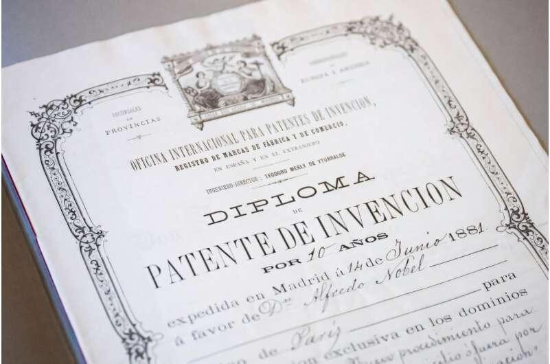 Нобель получил сотни патентов в нескольких странах, большинство из которых касались методов производства и применения взрывчатых веществ на основе нитроглицерина, фото:Jonathan Nackstrand / AFP