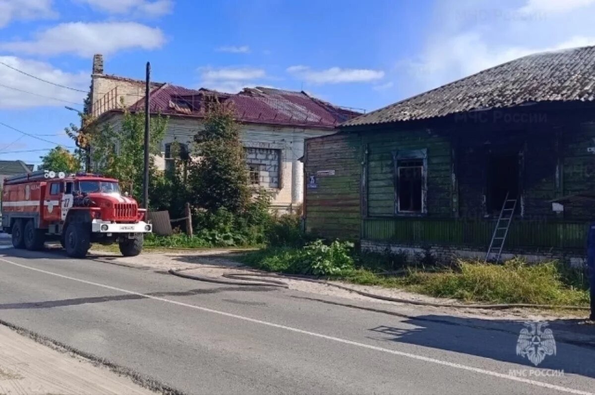    Сотрудники МЧС эвакуировали одного человека на пожаре в брянском Почепе