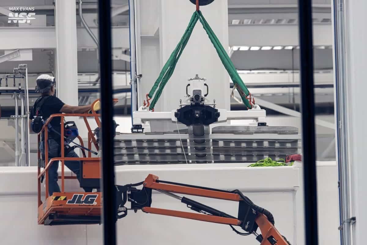    На базе SpaceX заметили первые аппараты Starlink V3 для нового запуска Starship / © Max Evans / NASASpaceflight