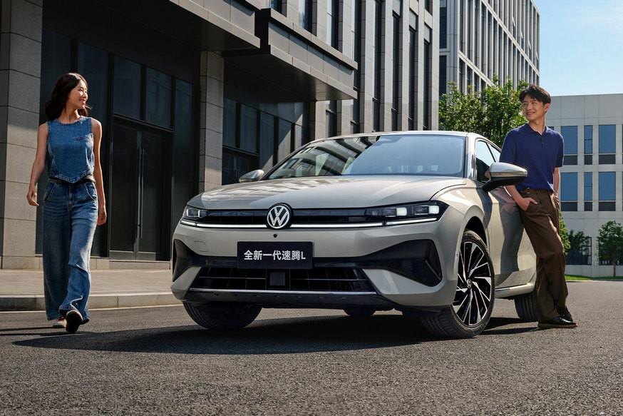 Официальное фото Volkswagen Sagitar L из рекламных материалов