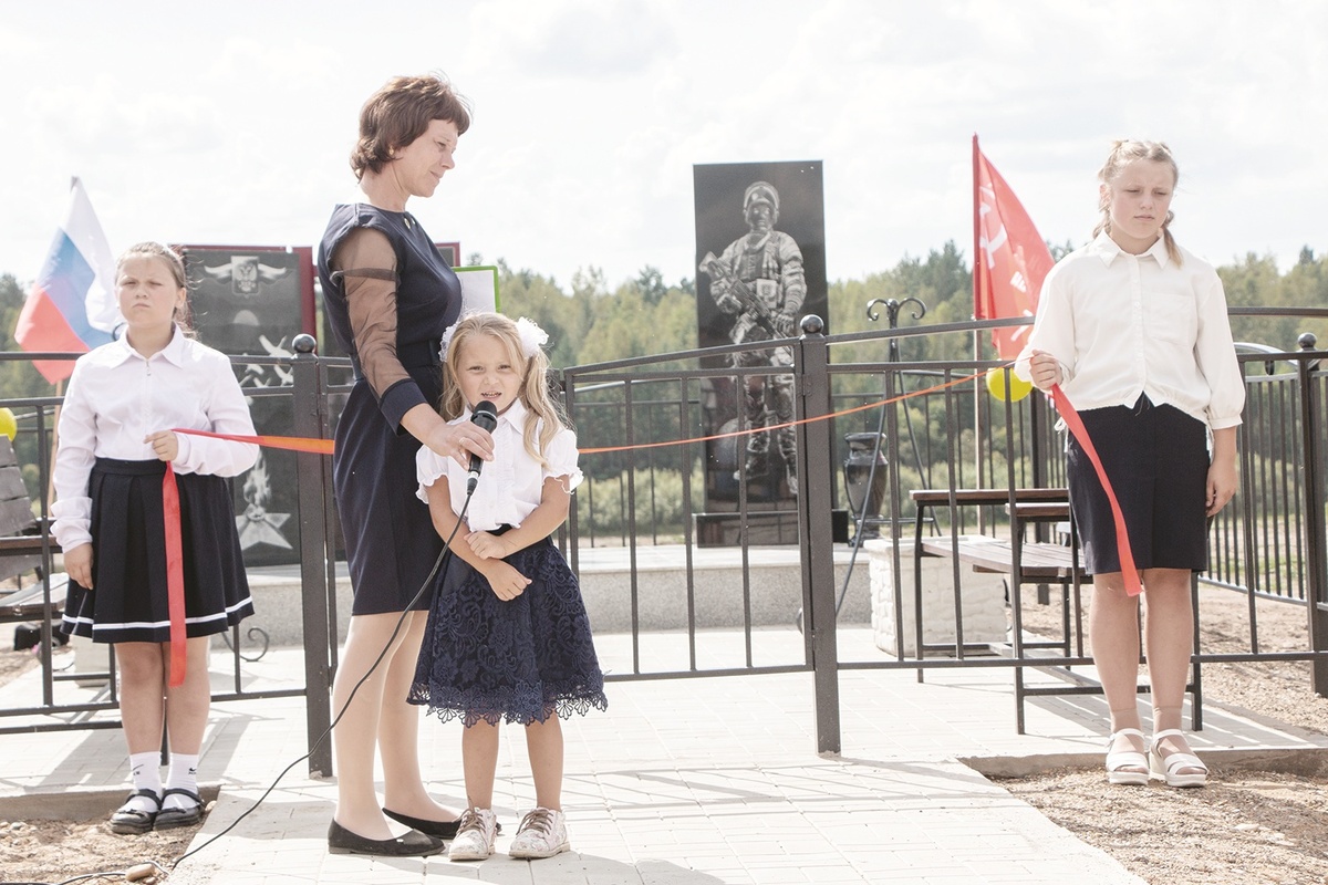 В церемонии открытия приняли участие и дети, и взрослые.