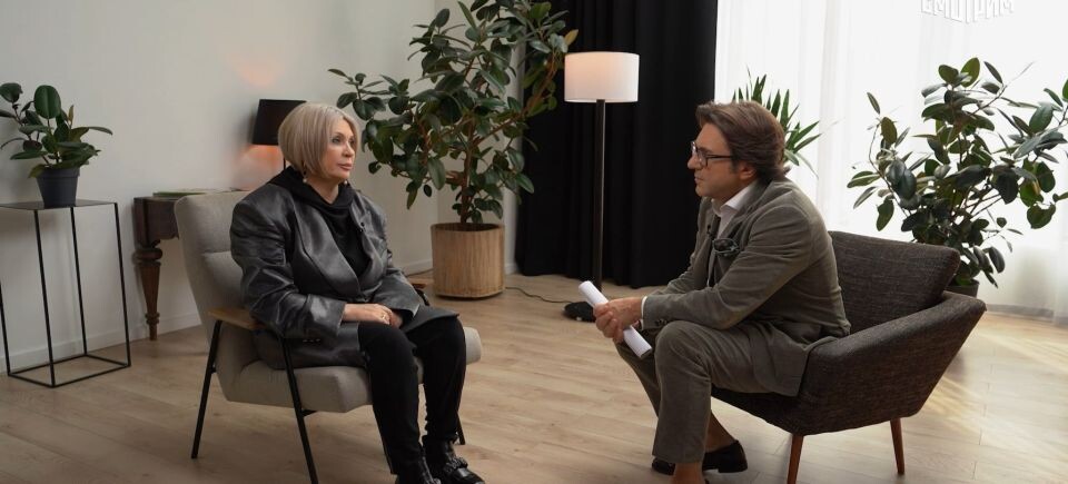    Певица Ая на шоу "Малахов". Источник: Скрин с видео