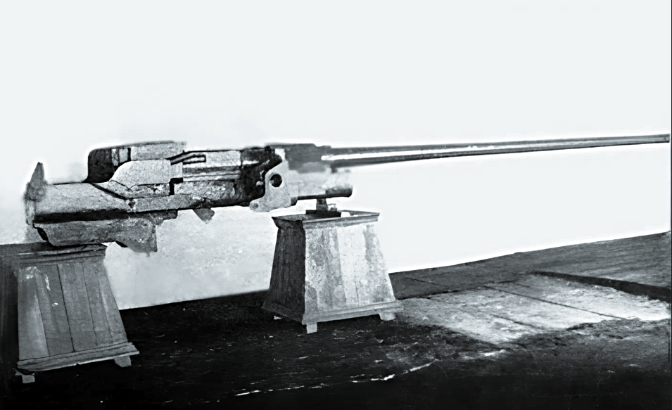 57-мм пушка ЗИС-4 в цеху завода № 92. 1943 год.