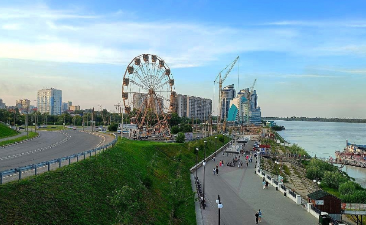 Фото:. Колесо обозрения ╱ Люба Позднякова, 2ГИС